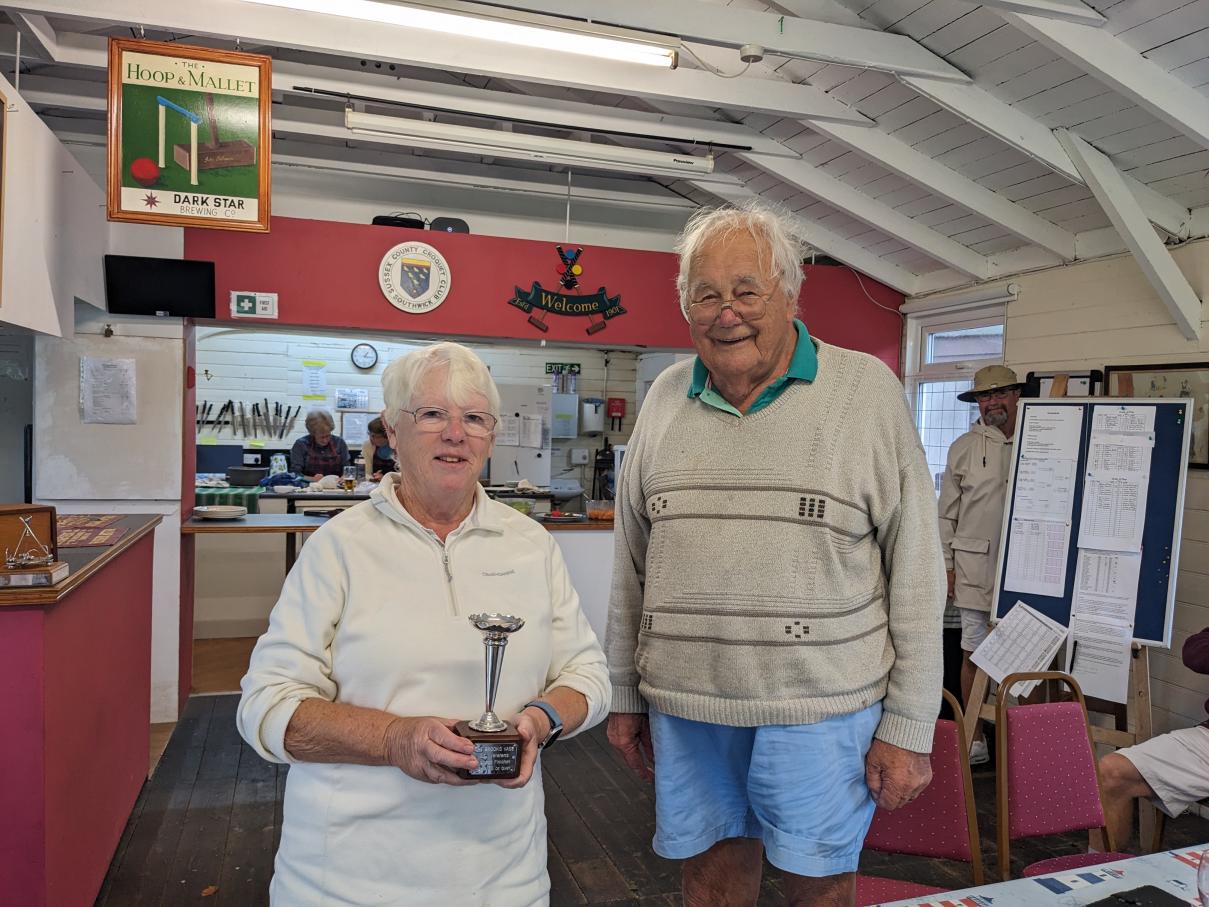 CqE GC Veterans Championship 23rd July: Brooks Vase Winner Liz