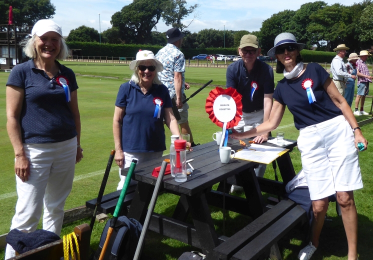 GC Carnival Day 4th August: Reigate Rosettes