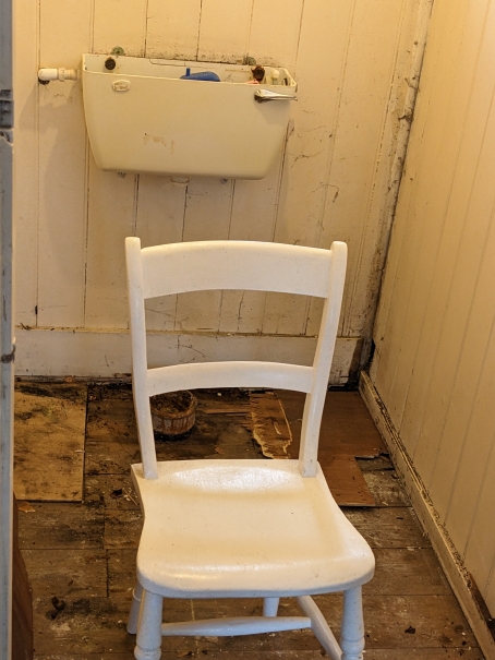 Broken ladies toilet, 2023