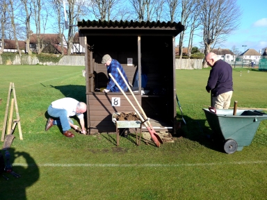 Lawn 8 hut maintenance, 2016